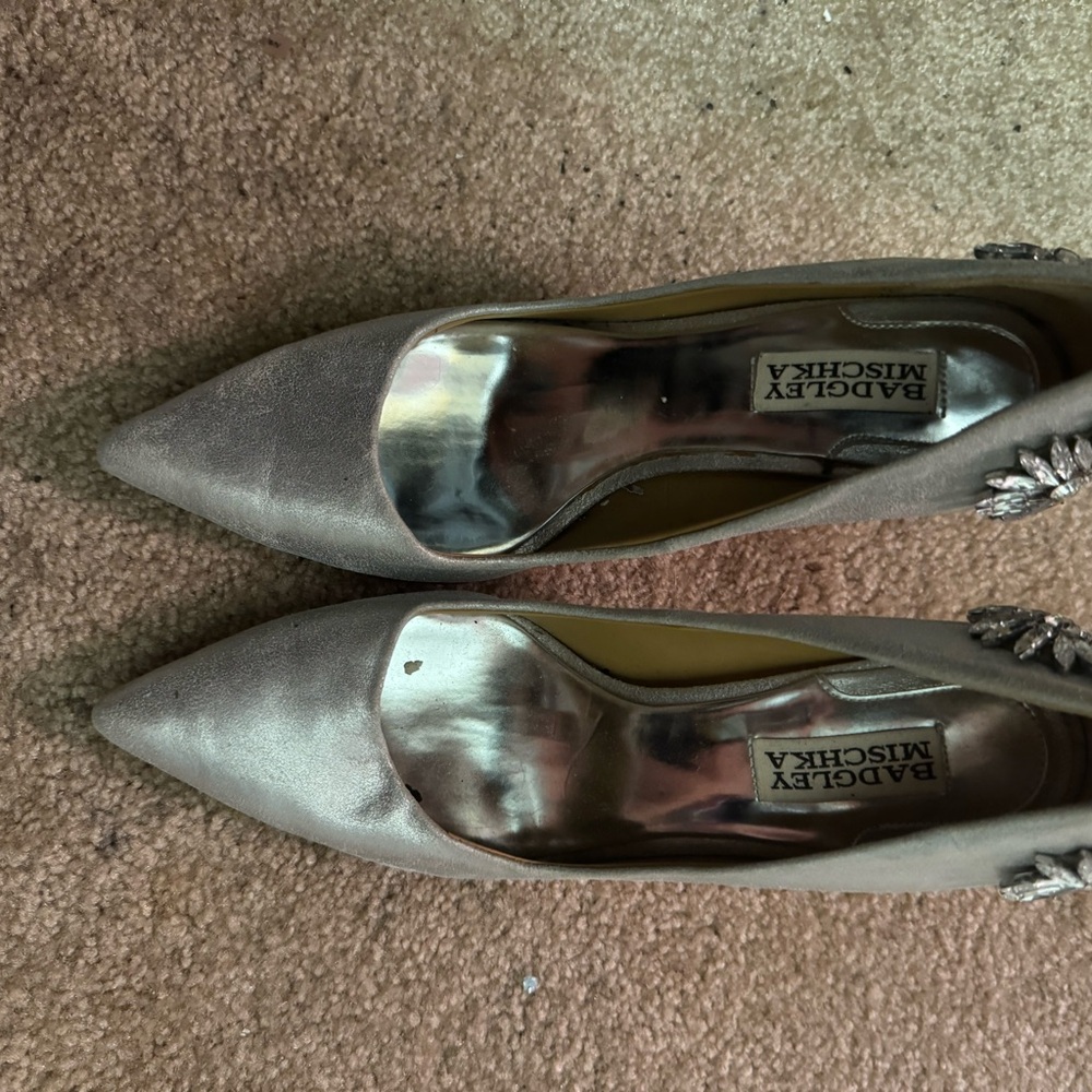 Embellished barely worn. Very comfortable